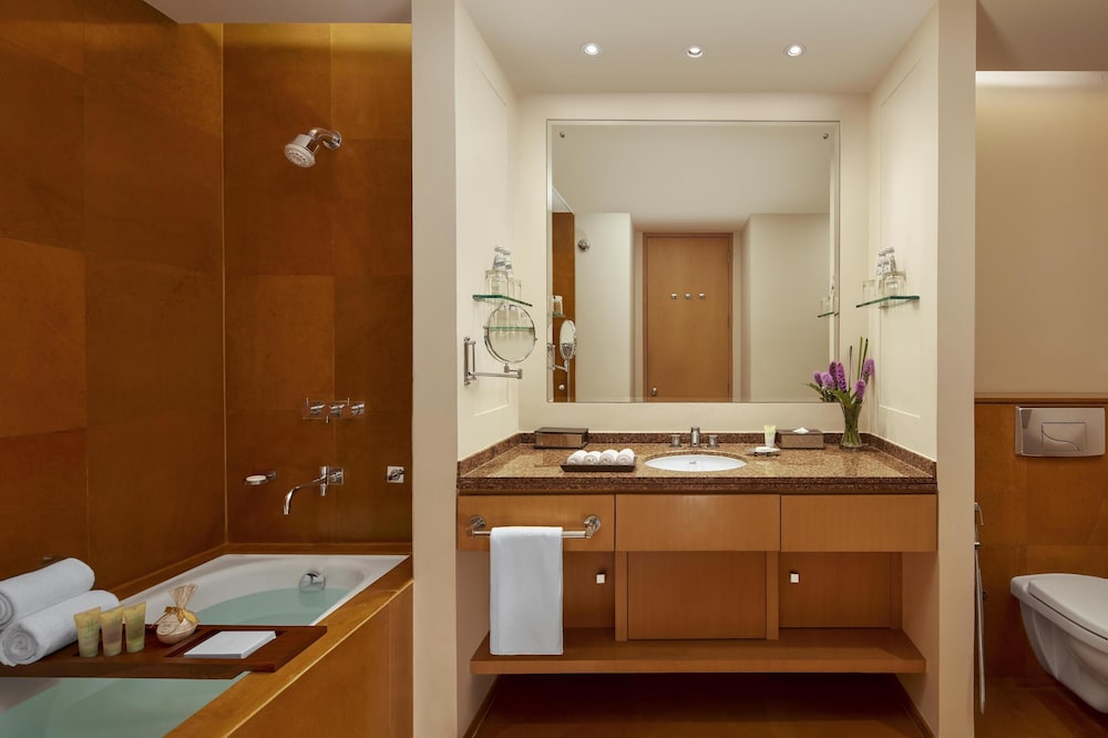 Grand Hyatt Mumbai Hotel and Residences 74/75