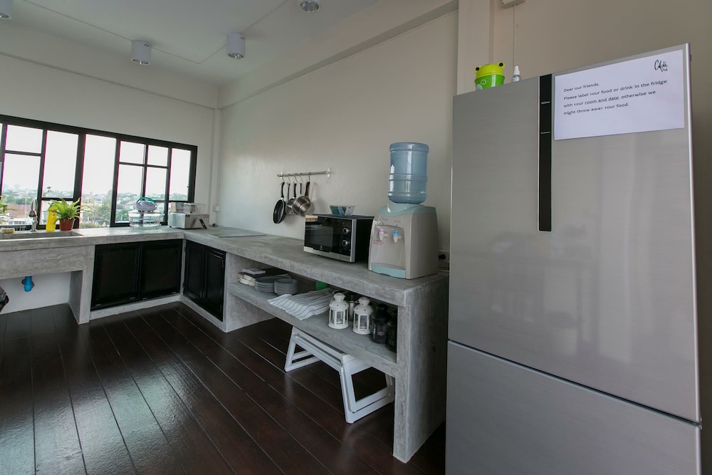 Chedi View Hostel & Rooftop Bar 17/19