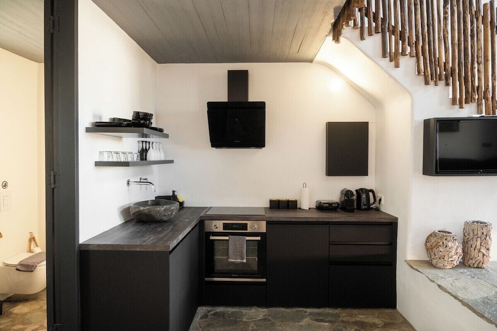 Mykonos Dot - Art Homes 12/46