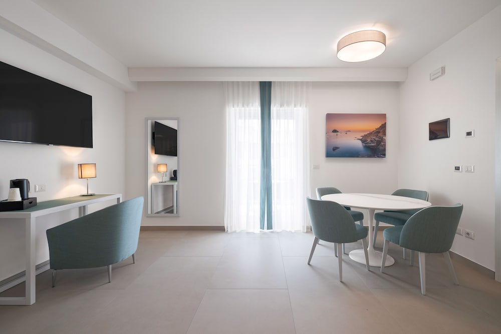 Seaside Hotel 33/42
