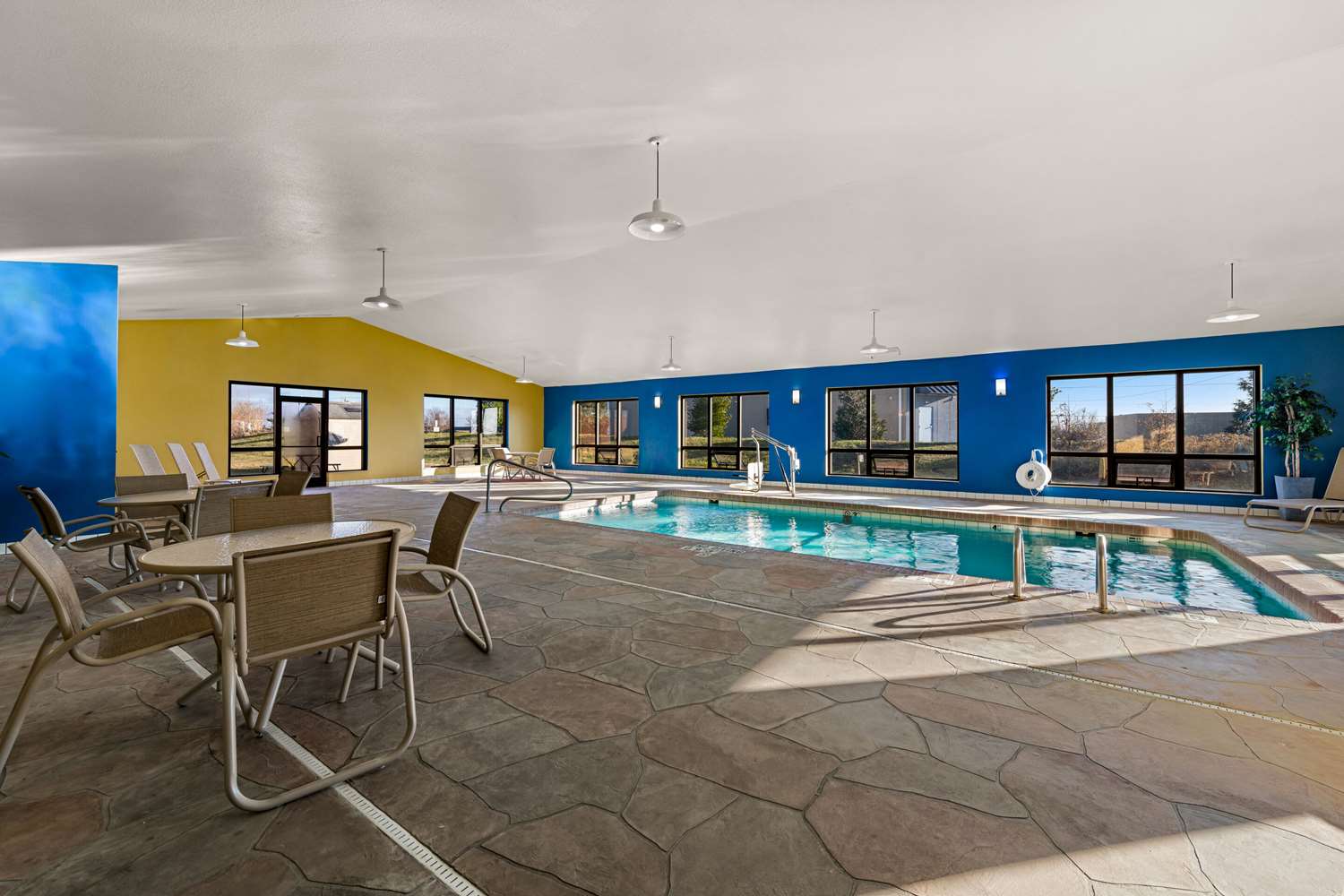 Quality Inn Warrensburg, MO 12/37