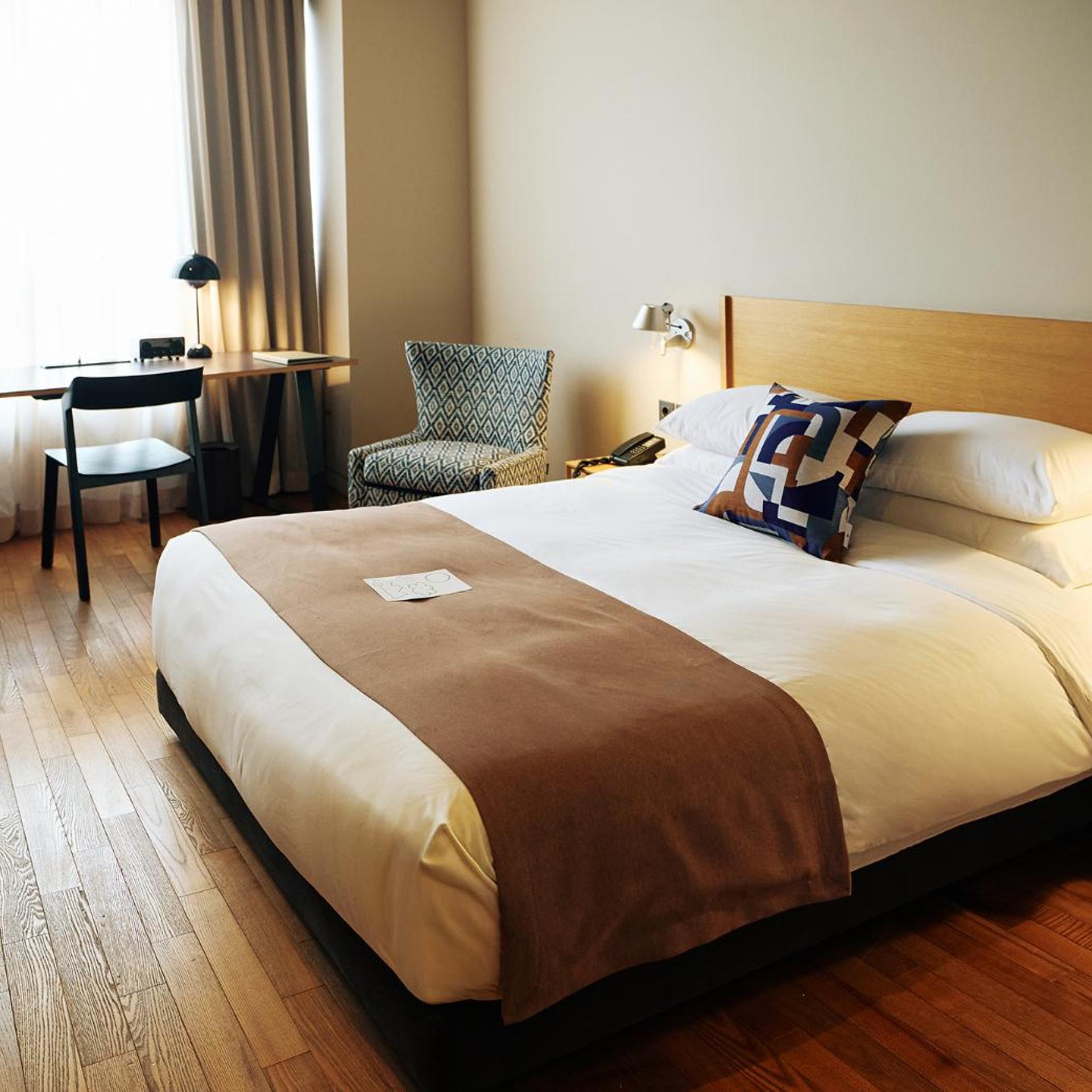 East, Double Bed
