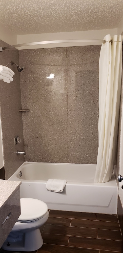 Super 8 By Wyndham Champaign 8/52