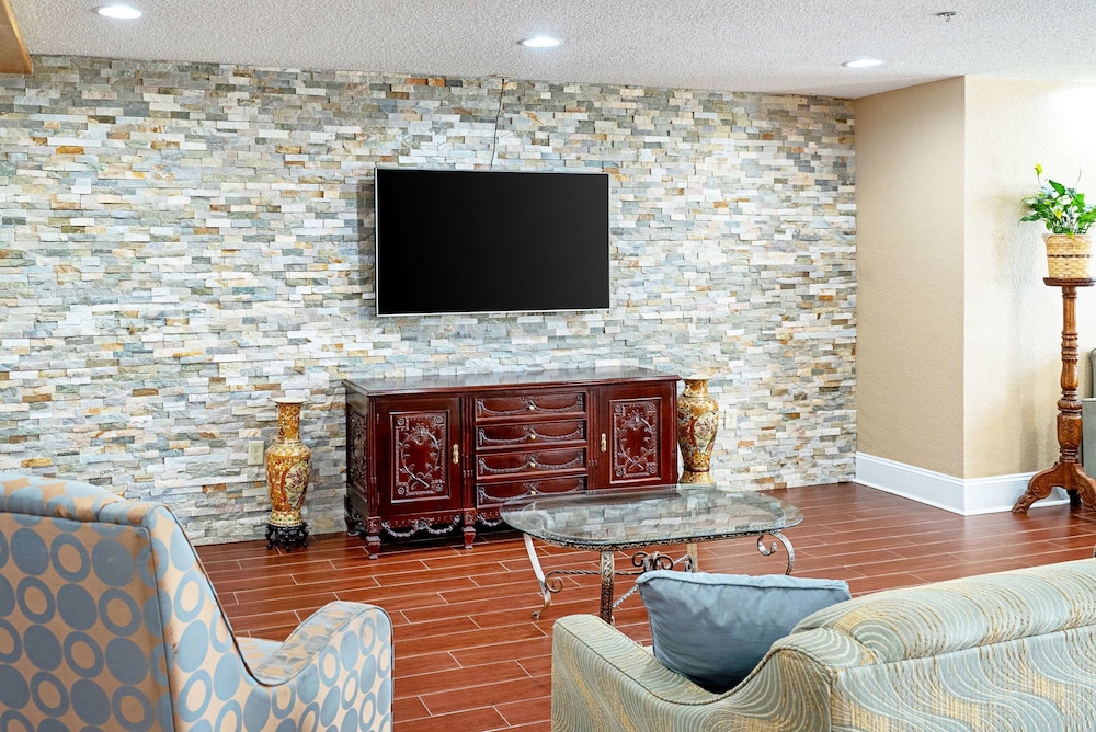 Quality Inn & Suites Robbinsville NC 29/37
