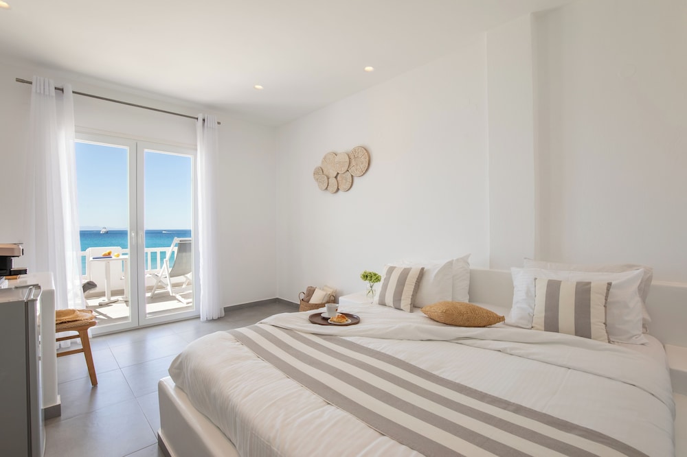 DELUXE, QUEEN BED, SEA VIEW, BALCONY