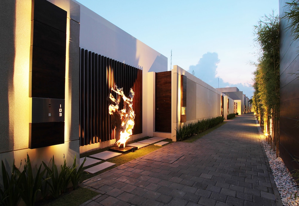 eqUILIBRIA SEMINYAK 56/62