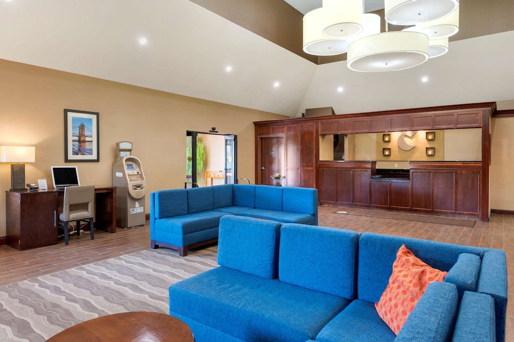 Comfort Inn & Suites Cincinnati Eastgate 30/40