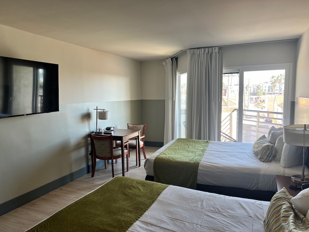 Best Western Huntington Beach 33/65