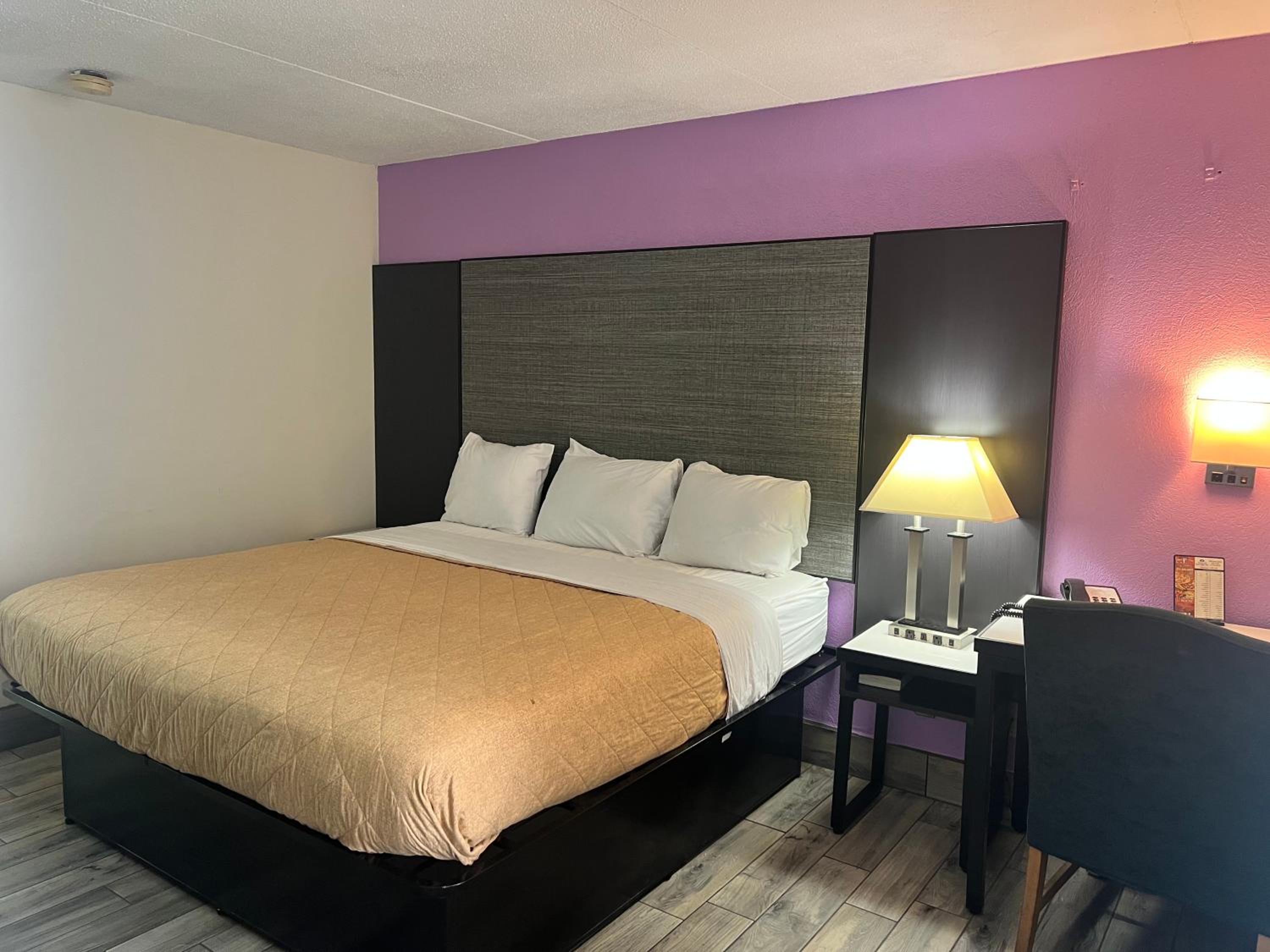 Americas Best Value Inn Tillmans Corner Mobile 18/36