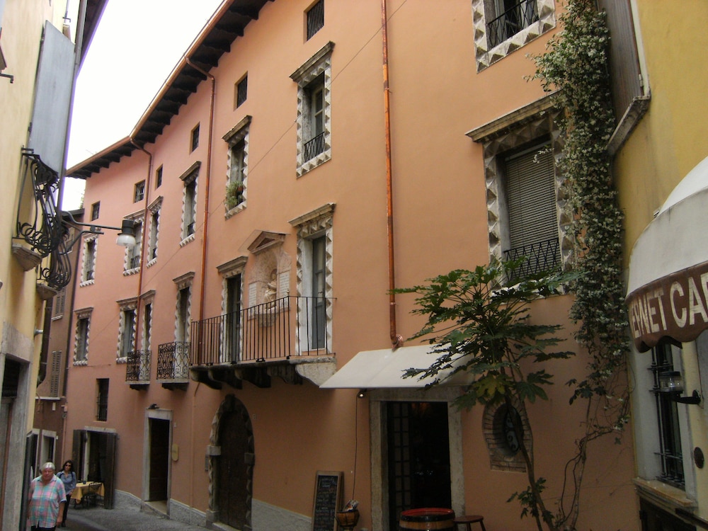 Alessi Hotel Trattoria 2/72