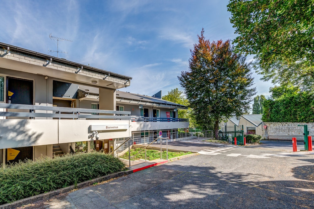 B&B HOTEL Louveciennes 51/56