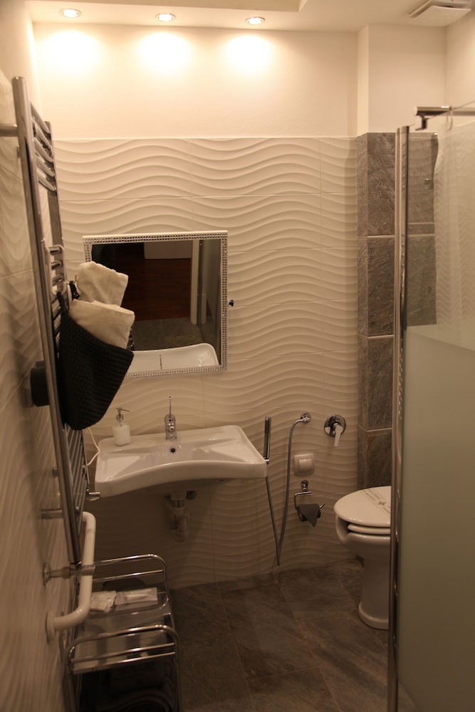 Atmos Luxe Navigli Hostel & Rooms 25/47