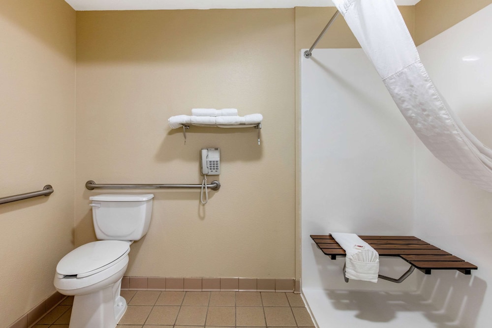 Comfort Inn & Suites Bryant - Benton 10/28