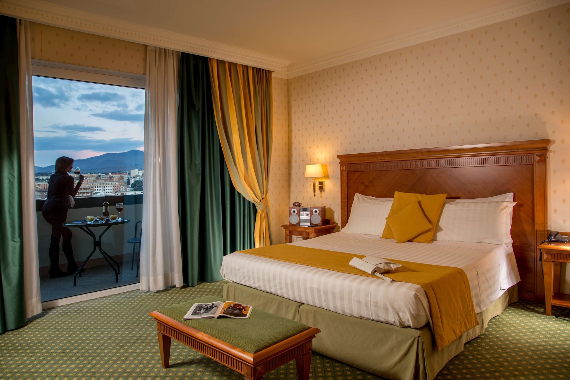Deluxe, King Bed