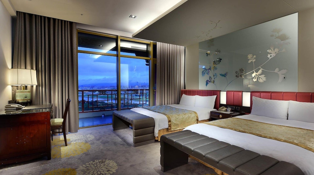 Superior, Pavilion, Twin Beds