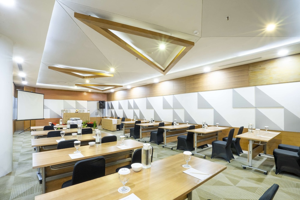 Golden Tulip Pontianak 54/64