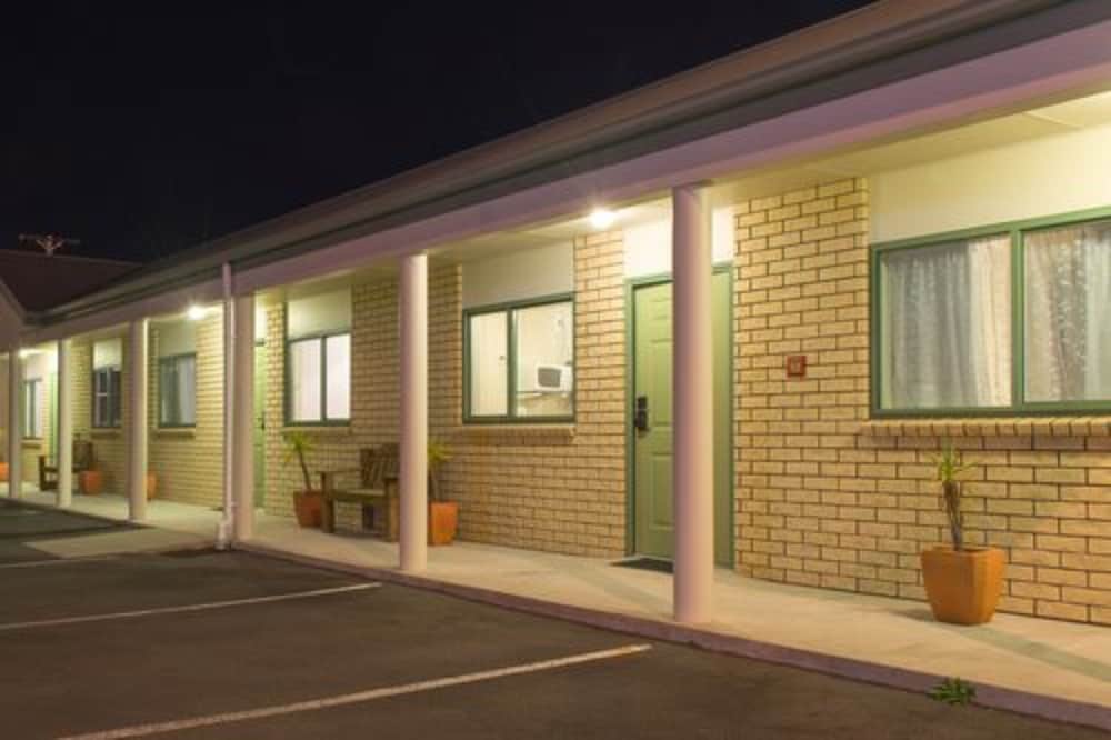 Hamilton Settlers Motor Lodge 25/37