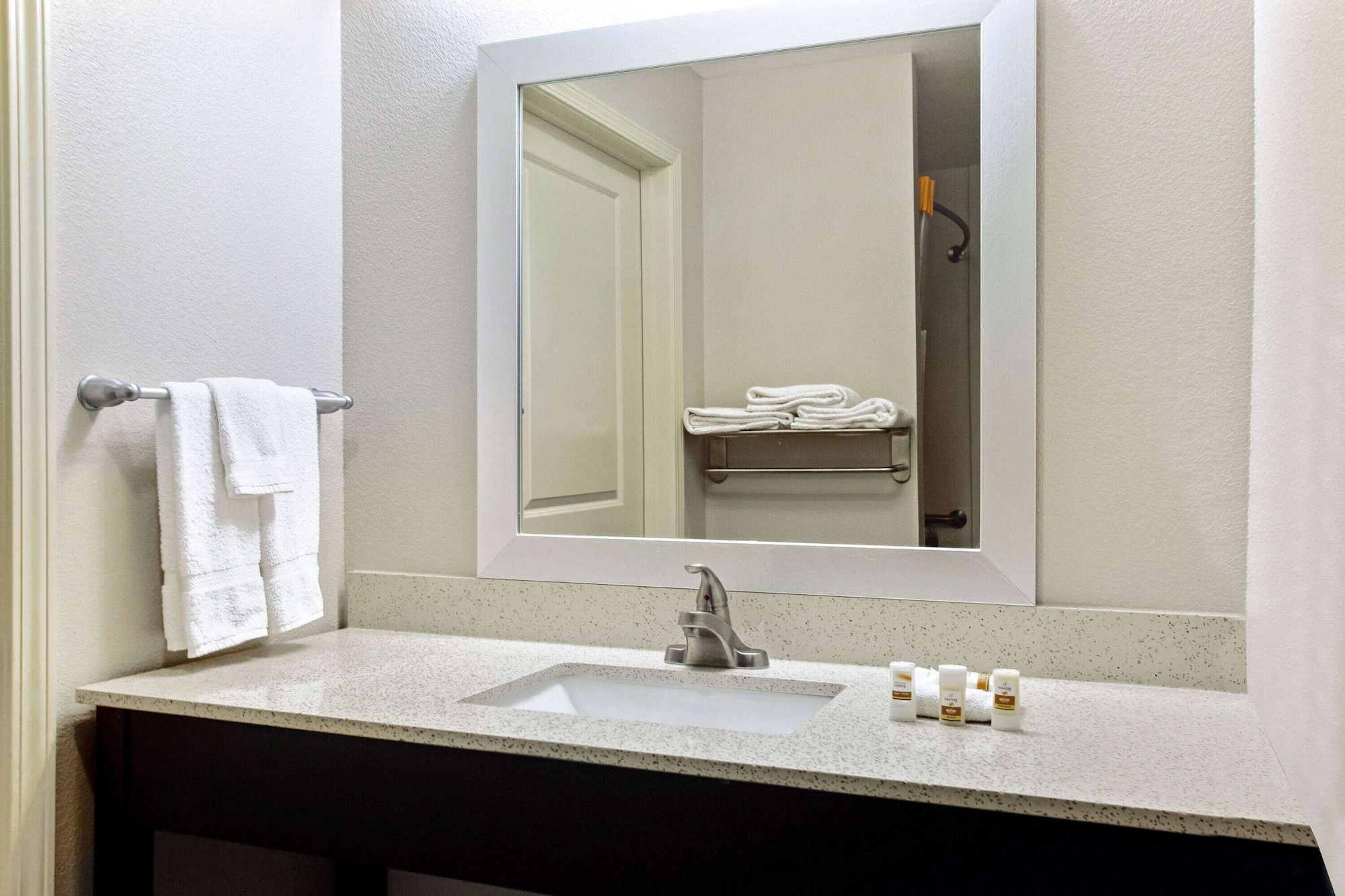 غرفة بسريرين كوين للمدخنين لذوي الإعاقة، La Quinta Inn and Suites by Wyndham Karnes City - Kenedy 2/2