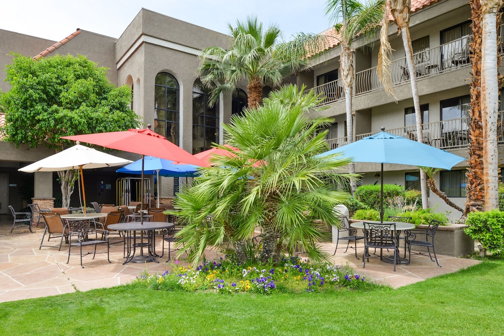 Holiday Inn Express Palm Desert 9/78