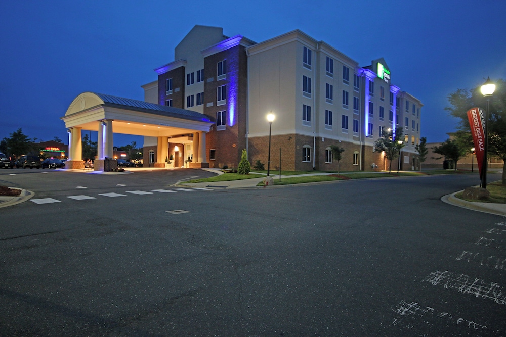Holiday Inn Express And Suites Charlotte North 1/49