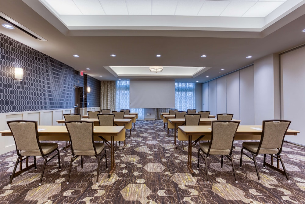 Drury Inn & Suites Columbus Polaris 42/50