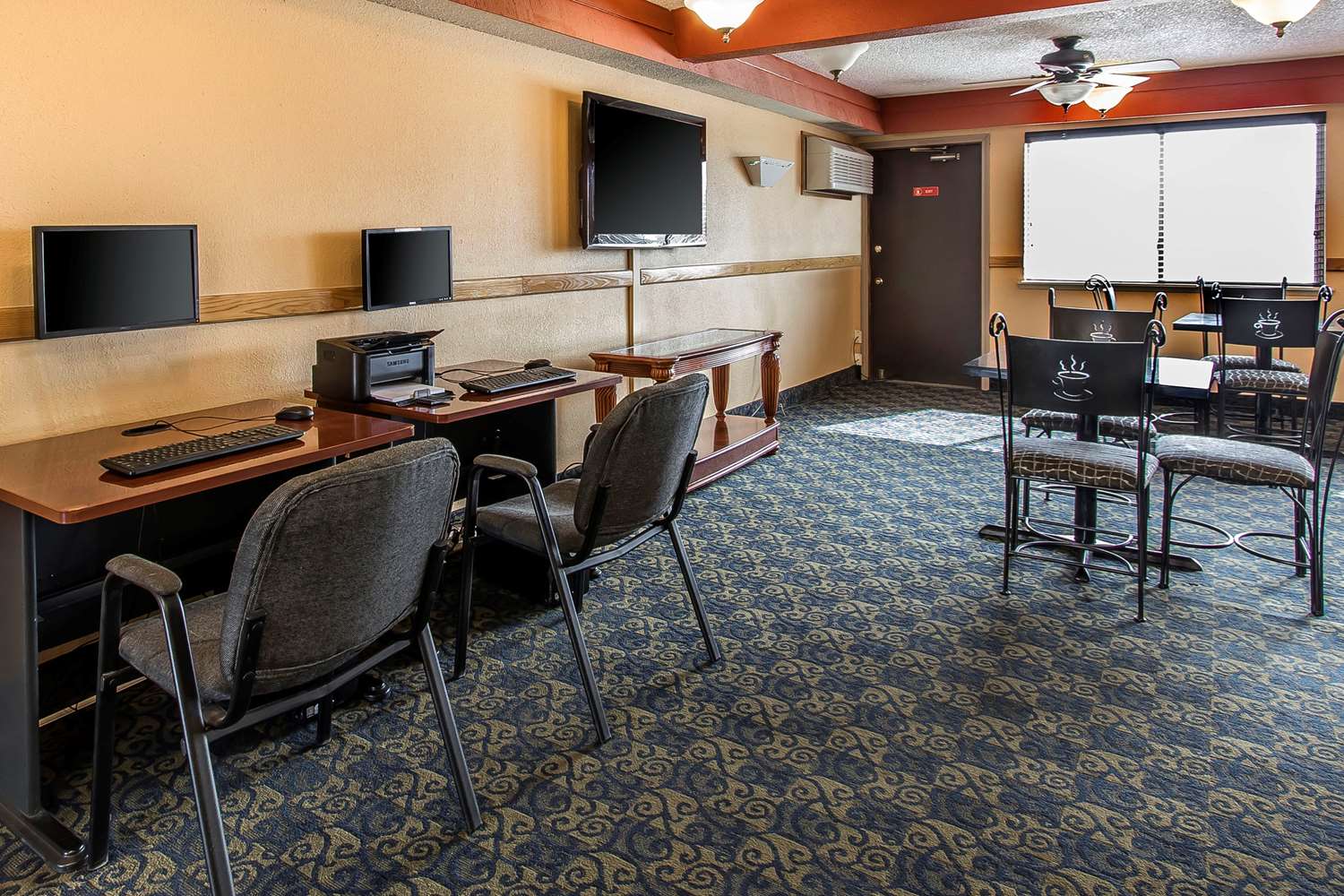 Econo Lodge Inn And Suites Clinton 10/12