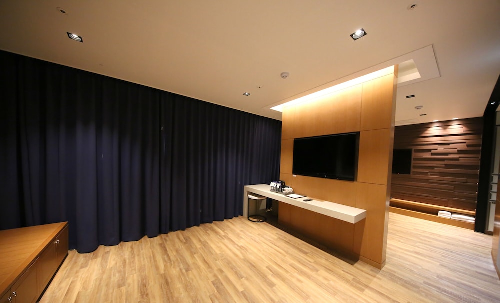 Sea Cruise Hotel 38/64
