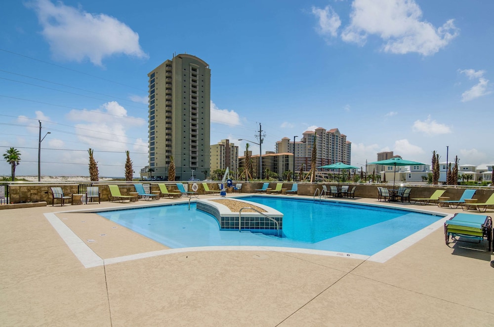 Comfort Inn and Suites Gulf Shores East Beach Near Gulf State Park 24/41
