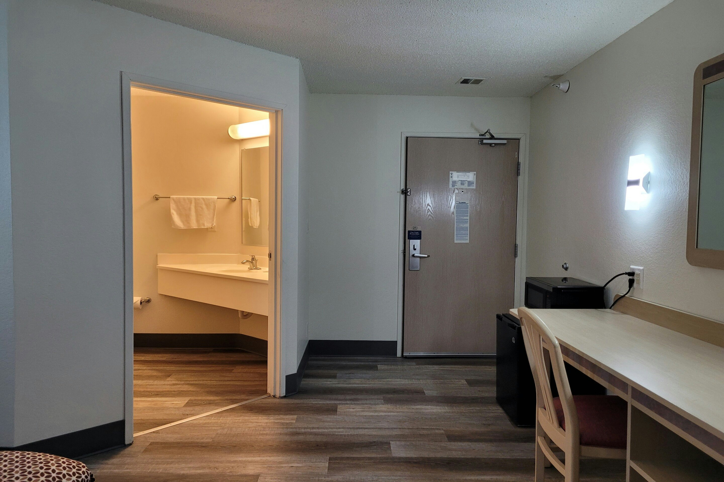 Modern Stay 39 Lakeview By OYO Minonk 29/50