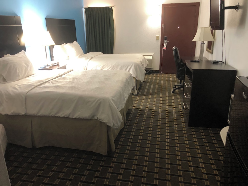 Executive Inn 18/28