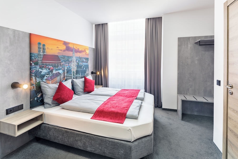 ROOM, DOUBLE BED