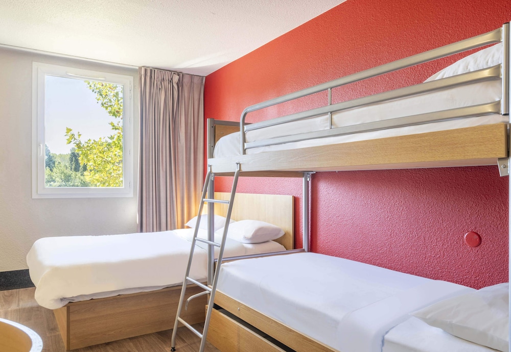 ROOM, QUADRUPLE