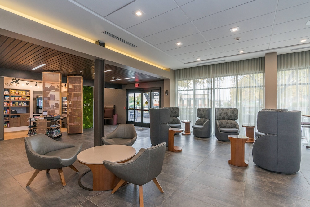 Courtyard By Marriott West Springfield 37/45