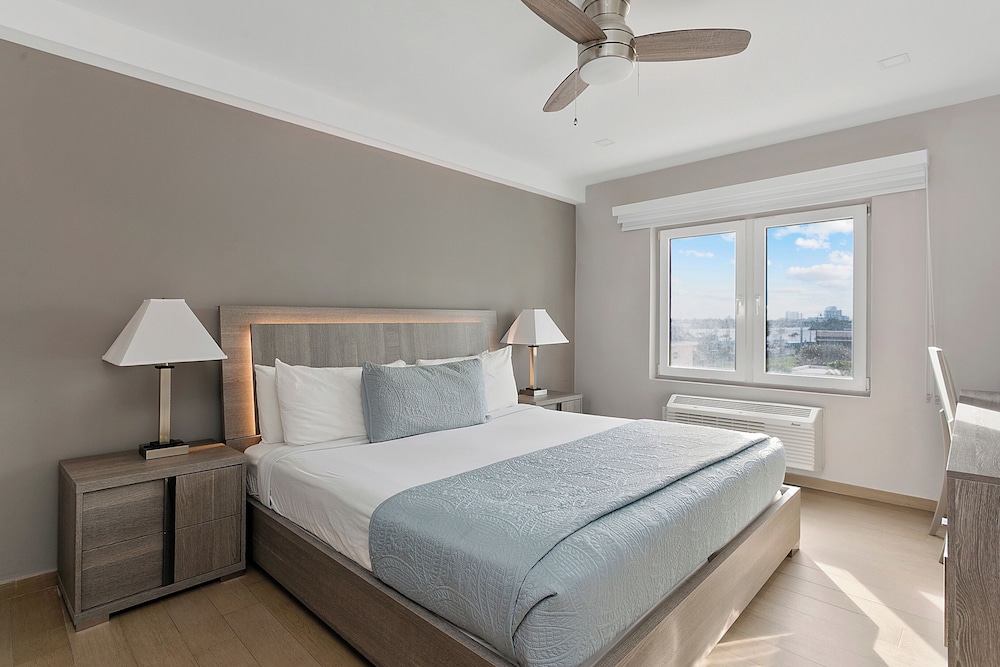 Room, King Bed, City View