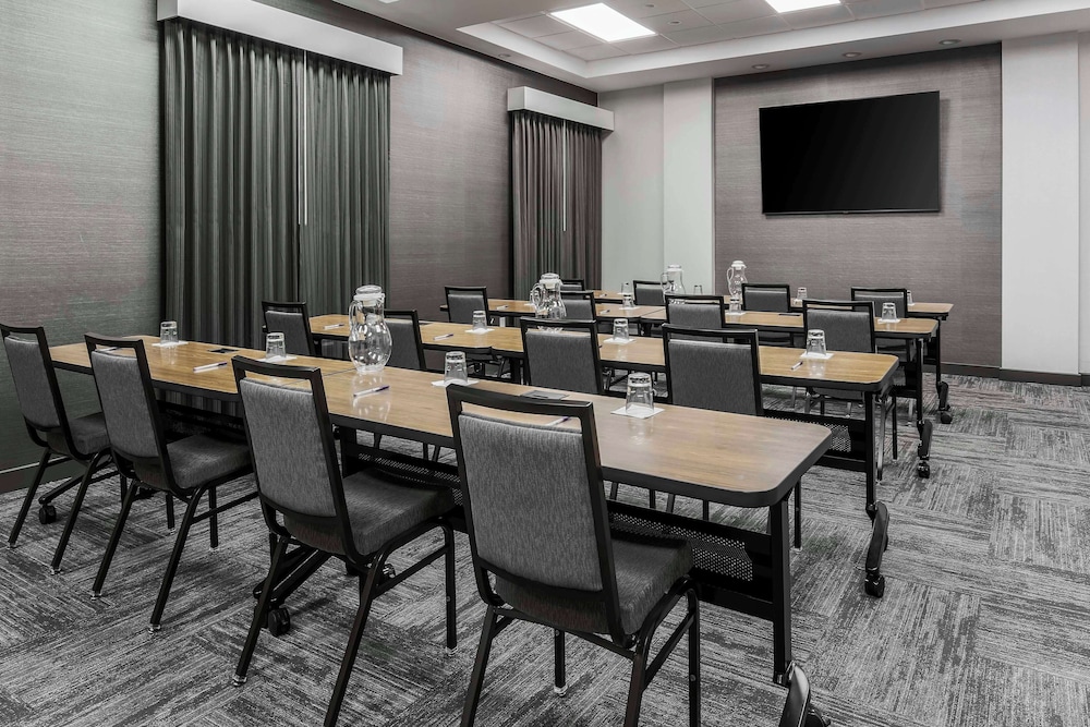 Hyatt Place Waco 28/38