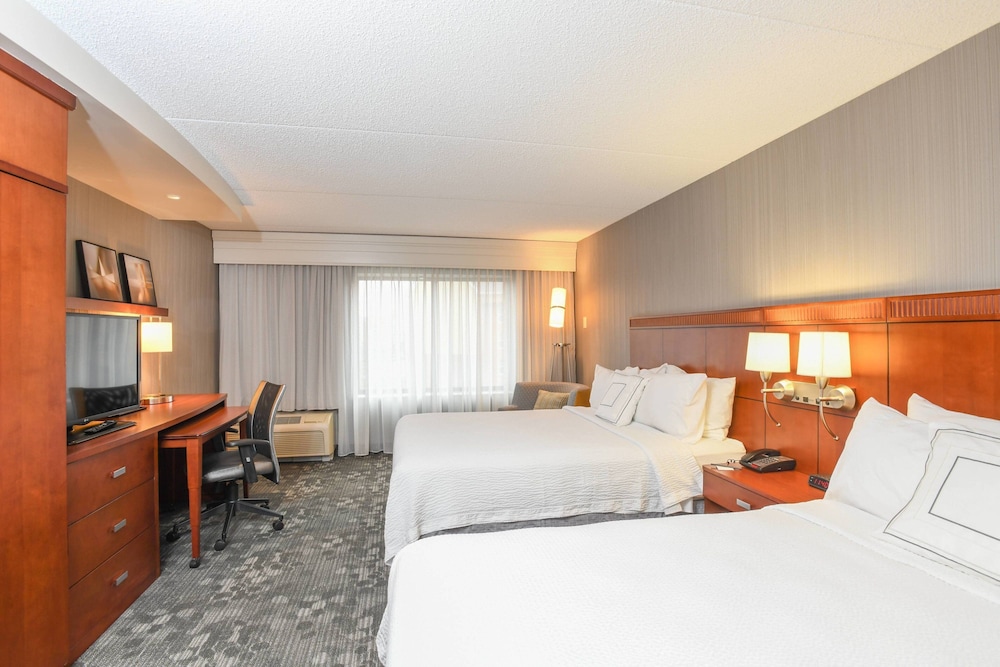 Courtyard By Marriott Cincinnati North At Union Centre 12/50