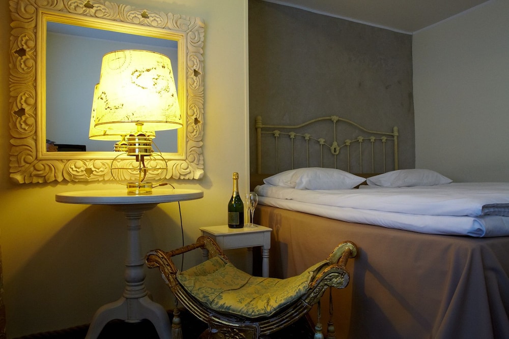 Cru Hotel 63/74