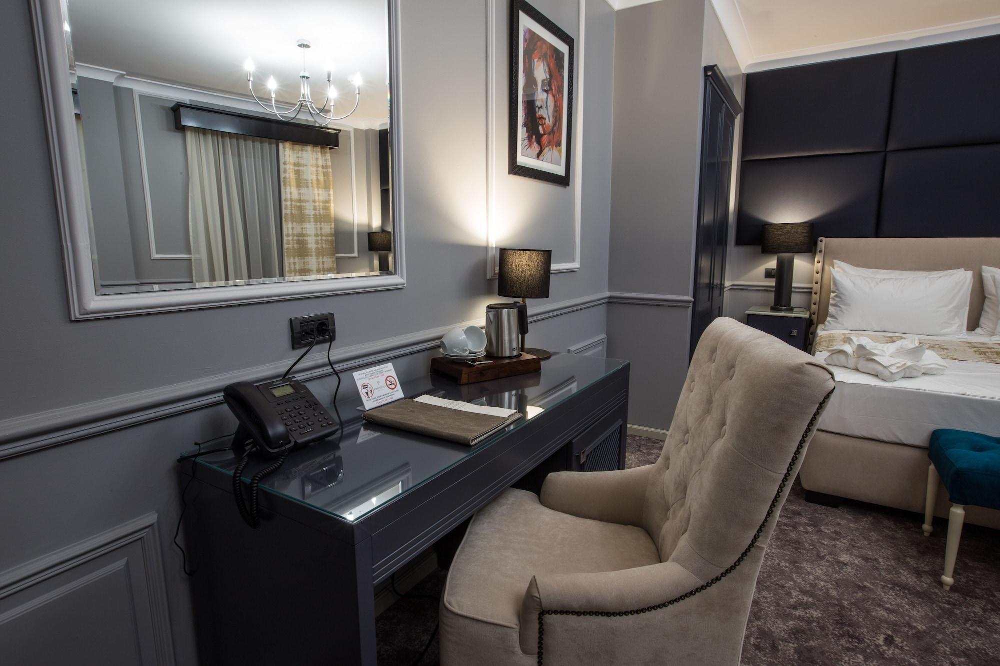 PENINSULA BOUTIQUE HOTEL 39/51