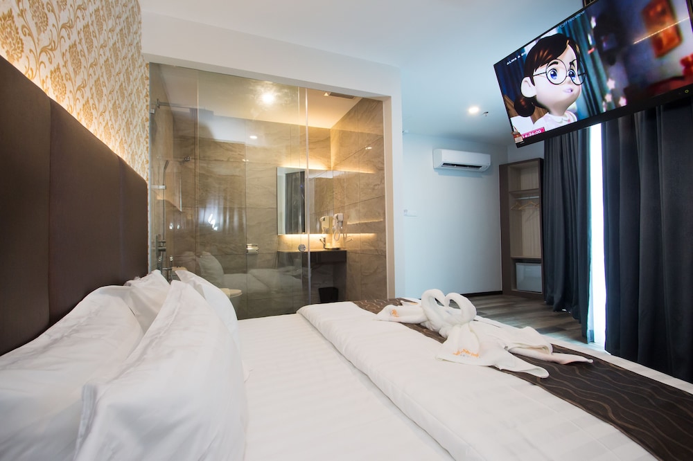 Spring Season Hotel 8/33