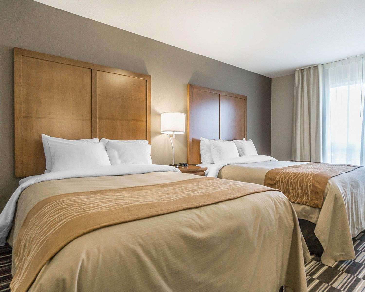 غرفة بسريرين كوين، Comfort Inn & Suites Edmonton International Airport 2/3