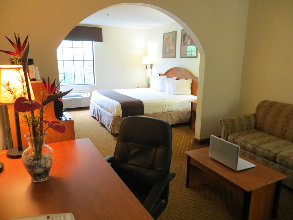 Red Roof Inn & Suites Hinesville 32/37