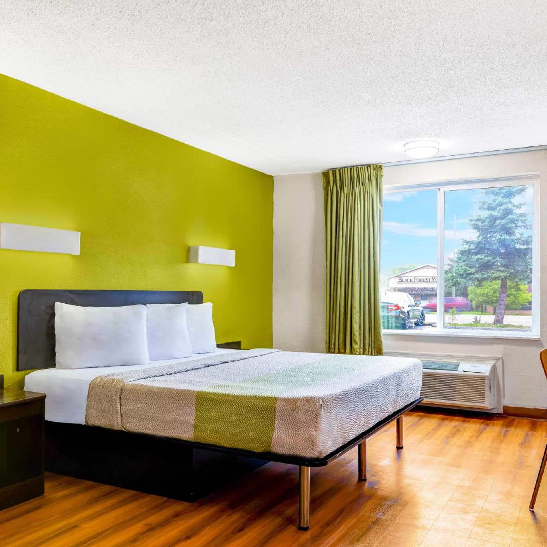 ROOM, KING BED