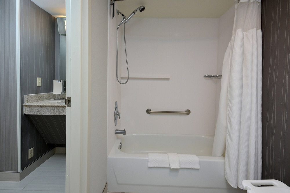 Courtyard by Marriott Beckley 22/64