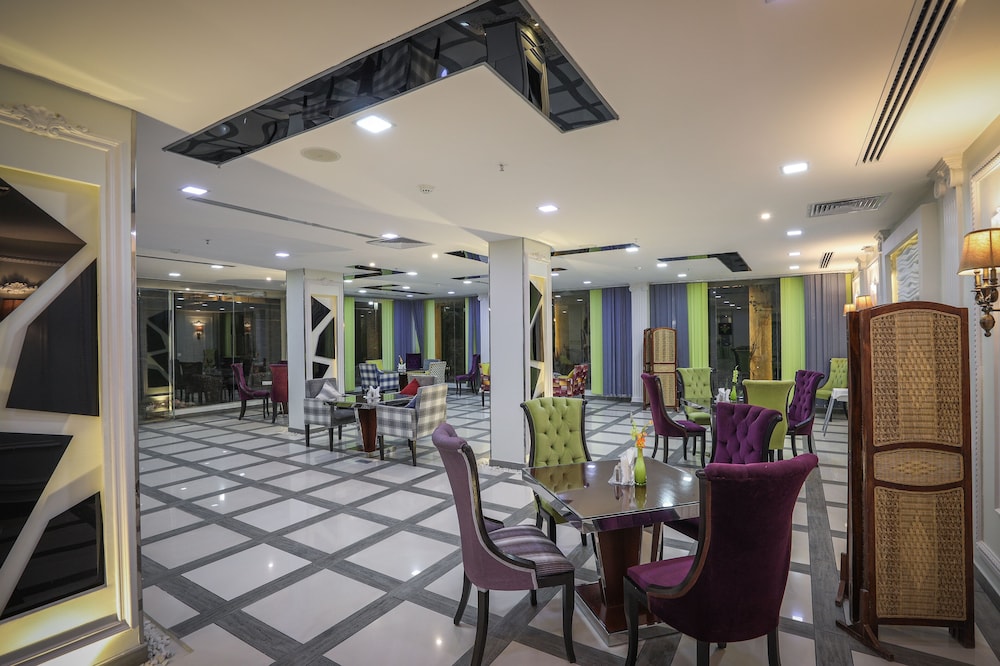 فندق ميرال كراون(Meral Crown Hotel) 30/62