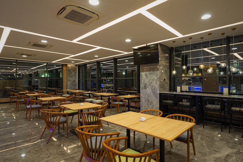 ANARA AIRPORT HOTEL 28/35