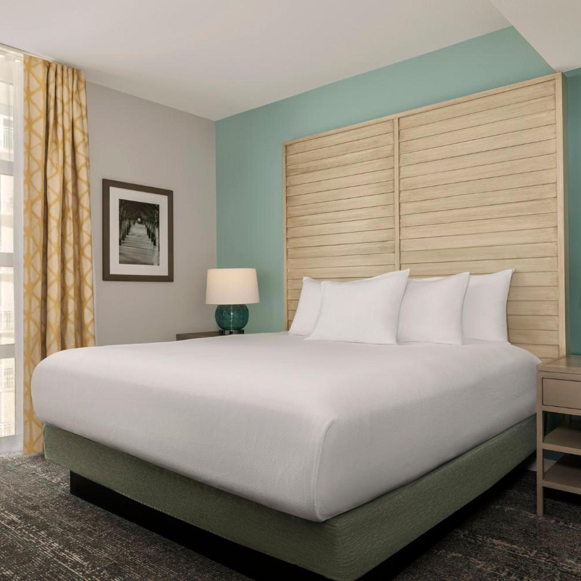 SUITE, KING BED
