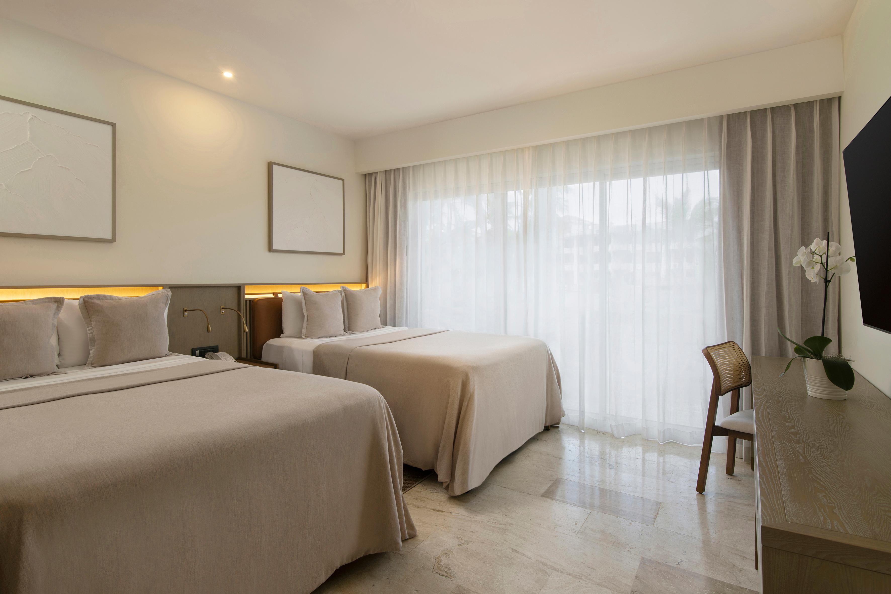 Master, Family Suite, Garden View