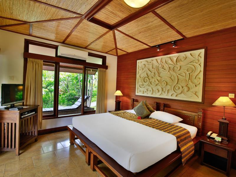 غرفة سوبيريور بسرير مزدوج بإطلالة على الحديقة