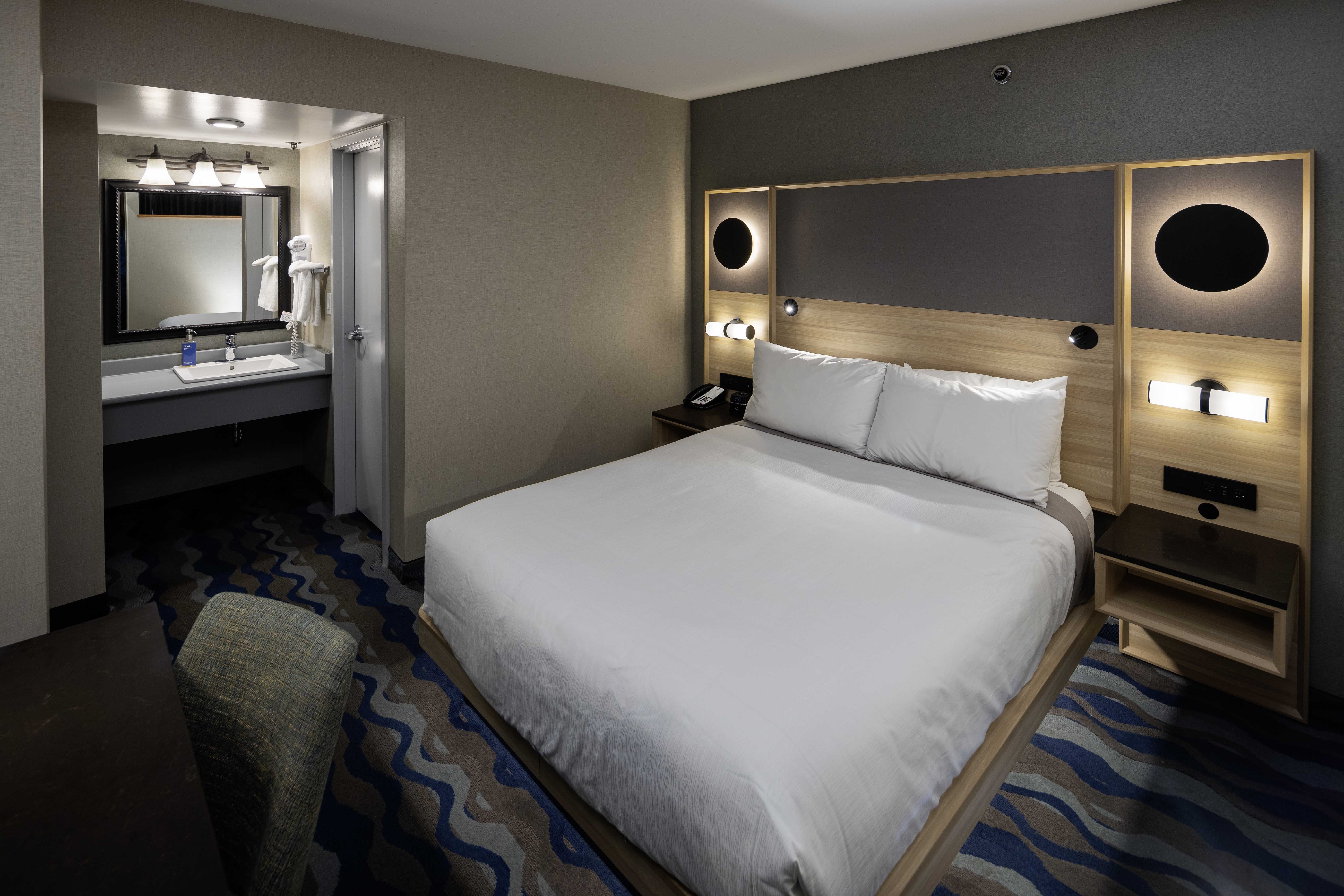 جناح بسرير كوين، Accent Inn Vancouver Airport 2/3