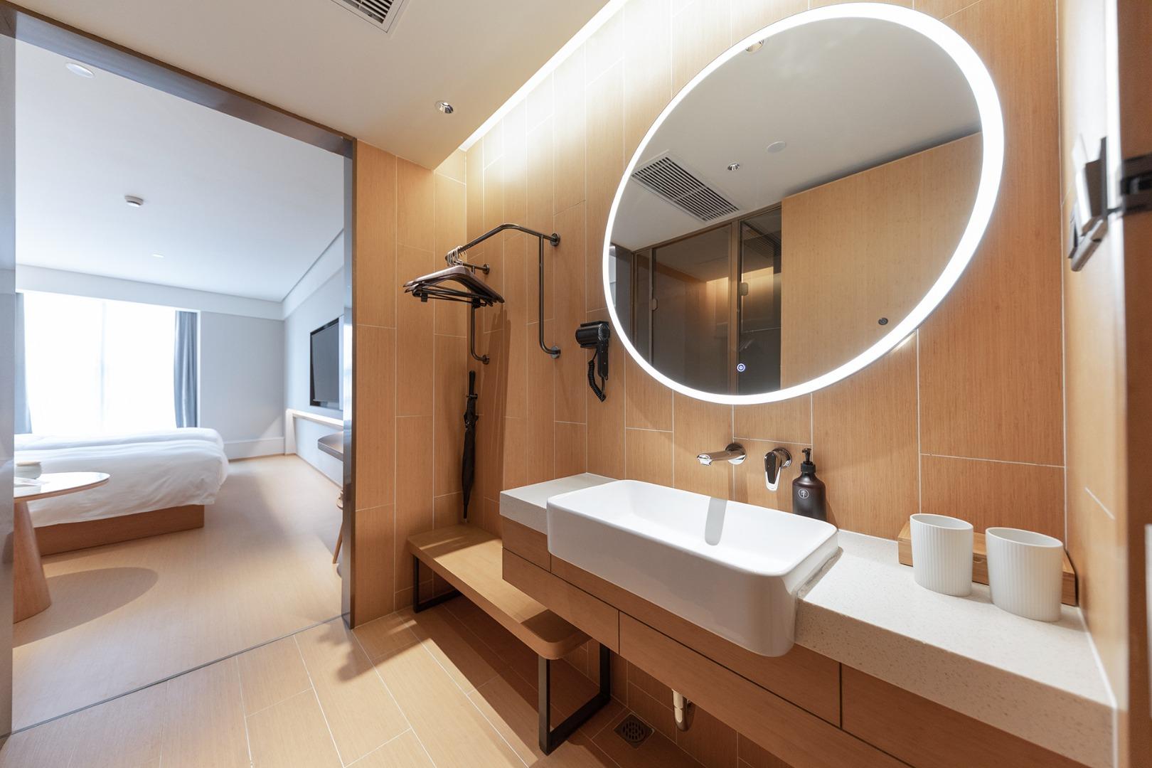 JI Hotel (Shanghai Wuning Road Subway Station) 37/40